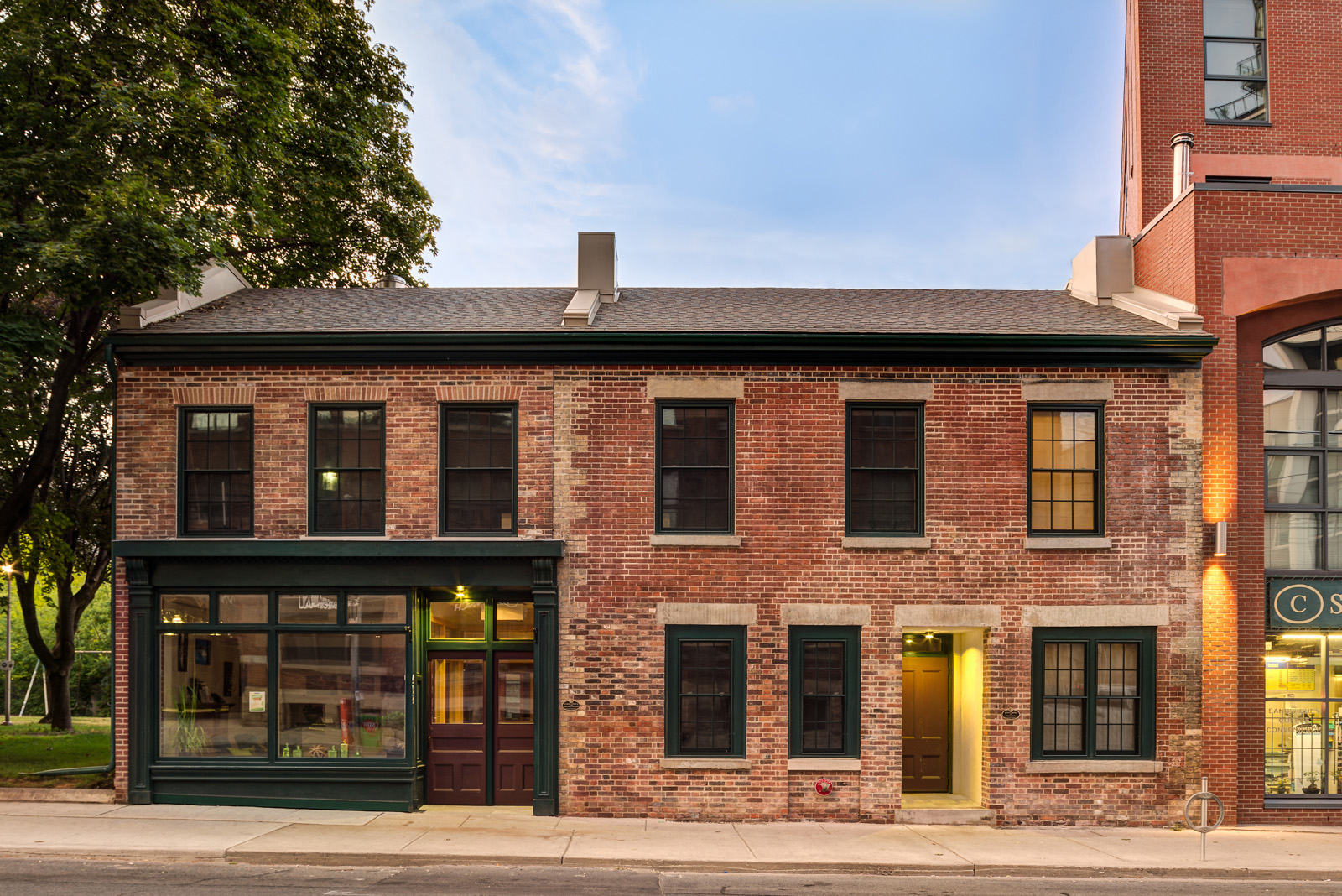 The Little Trinity Church Annex by DTAH Architects Ltd. and ERA Architects Inc. won an Award of Excellence in this year's Heritage Toronto Awards.