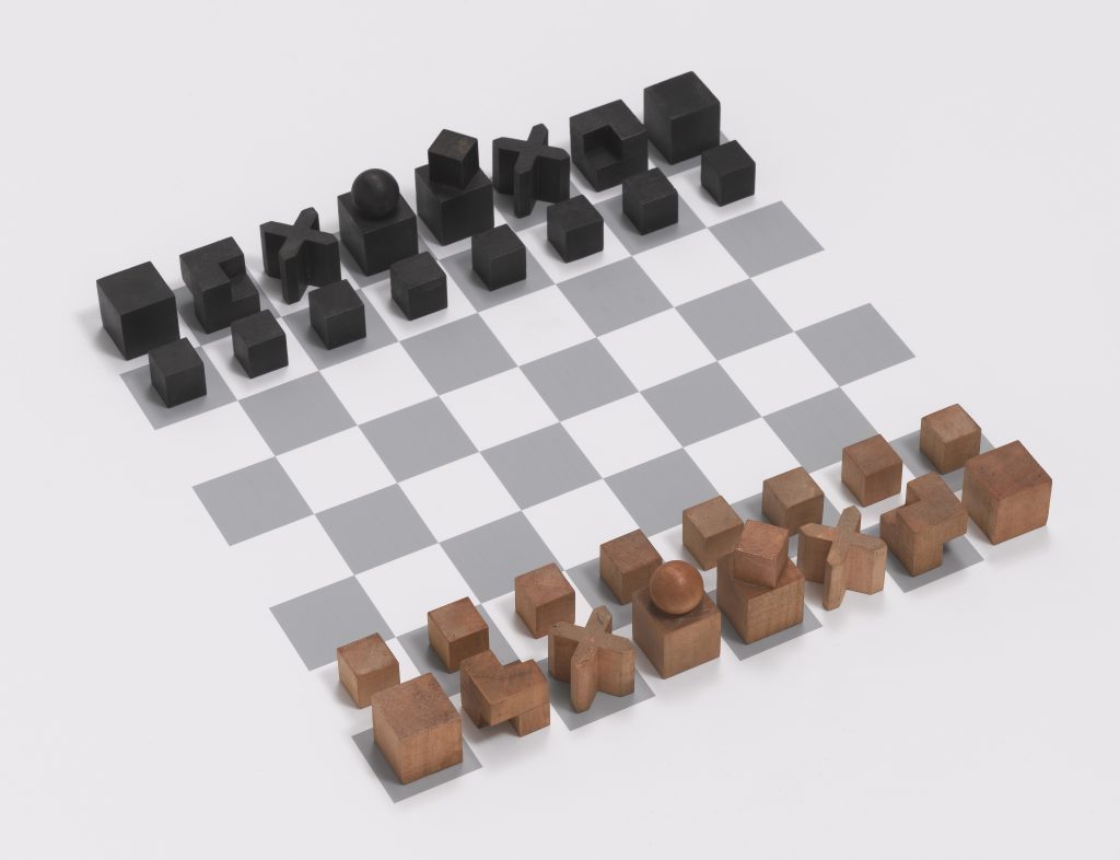 Chess Set, Model no. XVI, 1924. Josef Hartwig (1880-1955). Natural and stained pearwood Largest piece: 4.8 x 2.9 x 2.9 cm Produced by The Bauhaus, Weimar, Germany New York, The Museum of Modern Art, gift of Alfred H. Barr, Jr. © Estate of Joseph Hartwig / SODRAC (2016) © The Museum of Modern Art / Licensed by SCALA / Art Resource, NY.